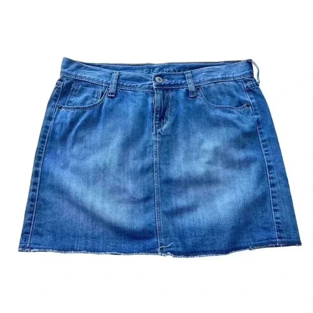 Women’s Old Navy Light Wash Denim mini skirt•Size 6•Preowned Great Condition•